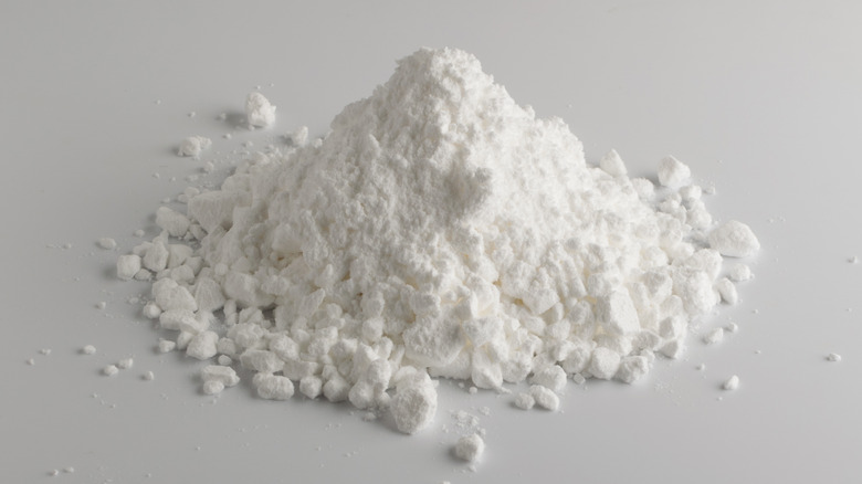d-mannose powder on table