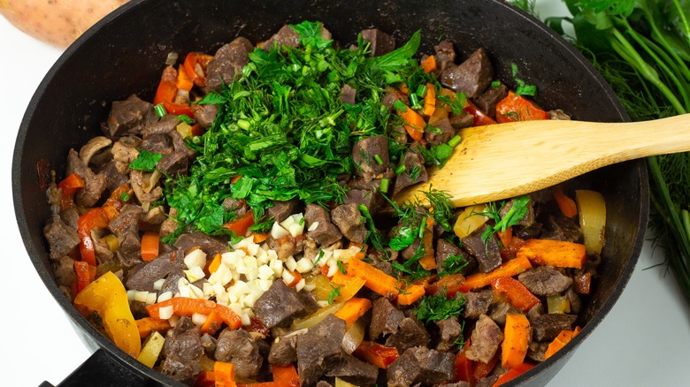 Cooked offal and vegetable dish