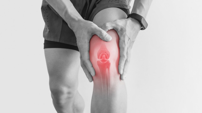 man with left knee joint pain 