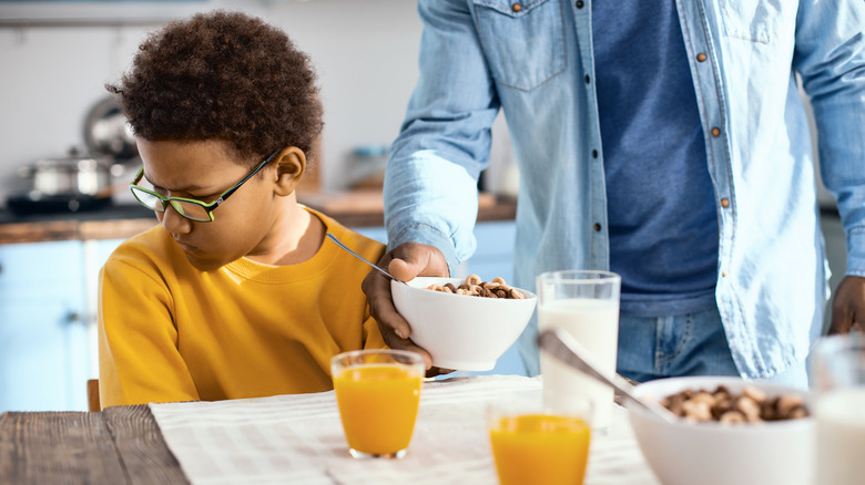 Teenager refusing to eat cereals for breakfast