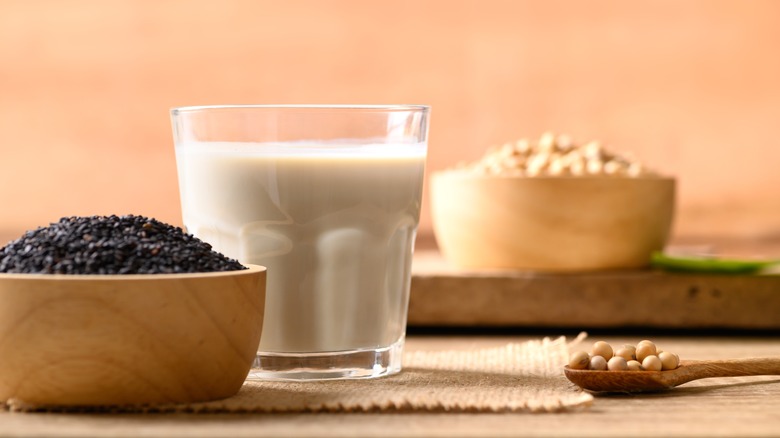 sesame milk and seeds