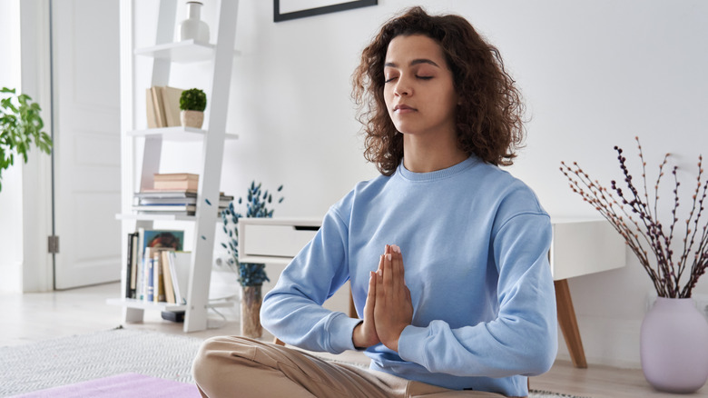 woman practicing Ujjayi breathing with her eyes closed