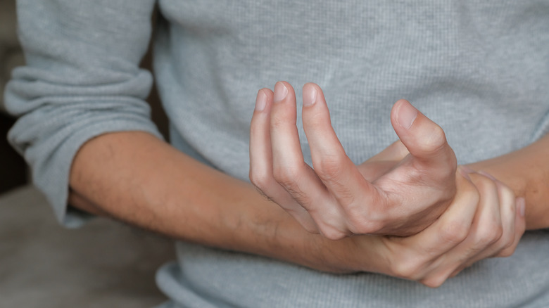 Hand rubbing wrist joint