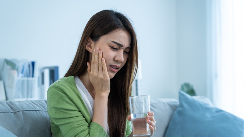 Woman with toothache