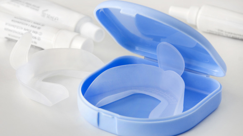 Dental guard and case