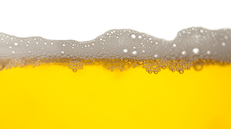 Light beer with froth