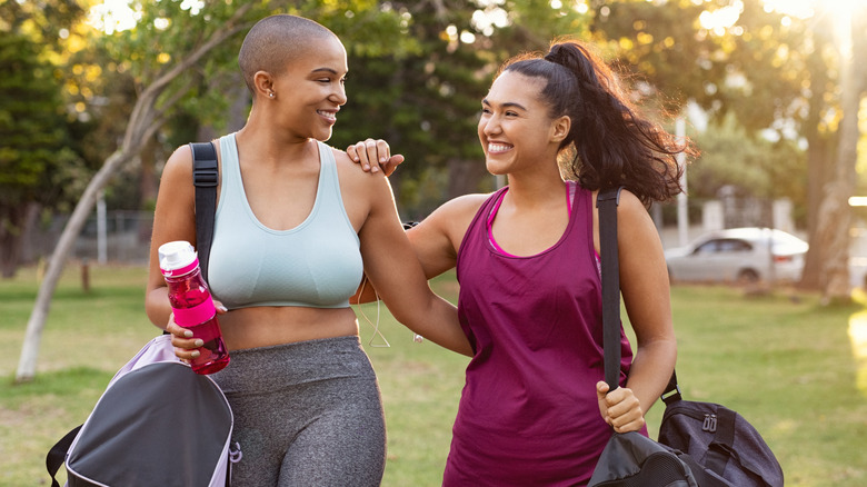 women going to work out