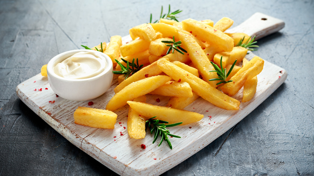 plate of french fries