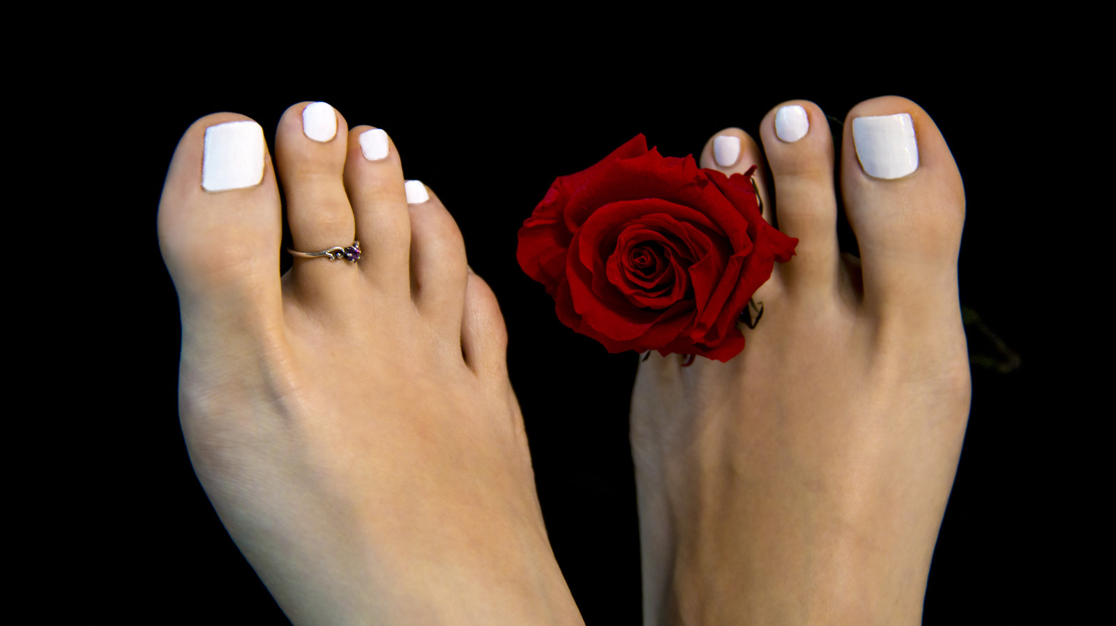 What It Really Means When Your Second Toe Is Longer Than Your Big Toe