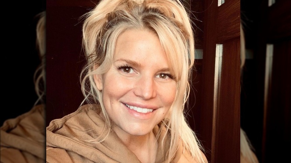 Jessica Simpson smiling selfie