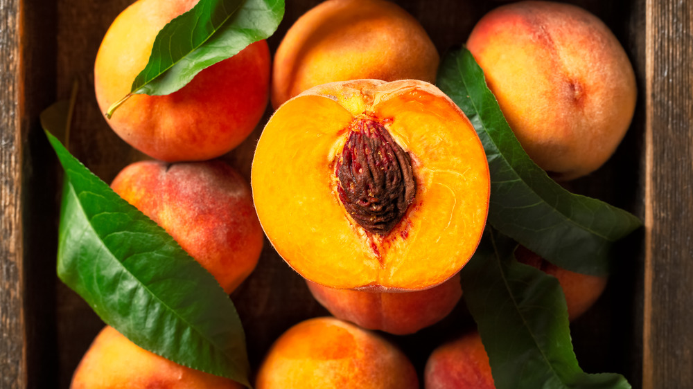 Peaches with leaves in box