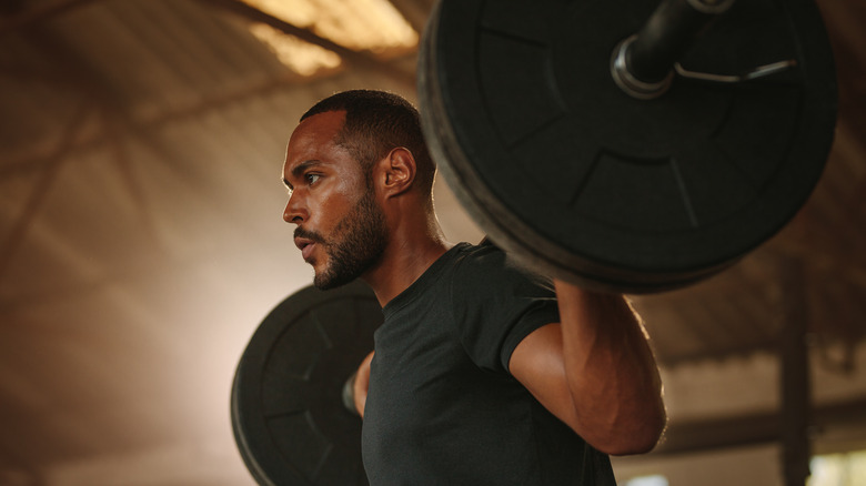 man lifting barbell