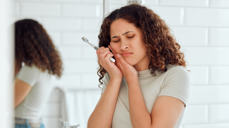 Young woman experiencing oral pain