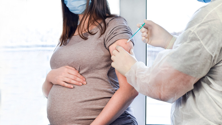 A pregnant women gets vaccinated