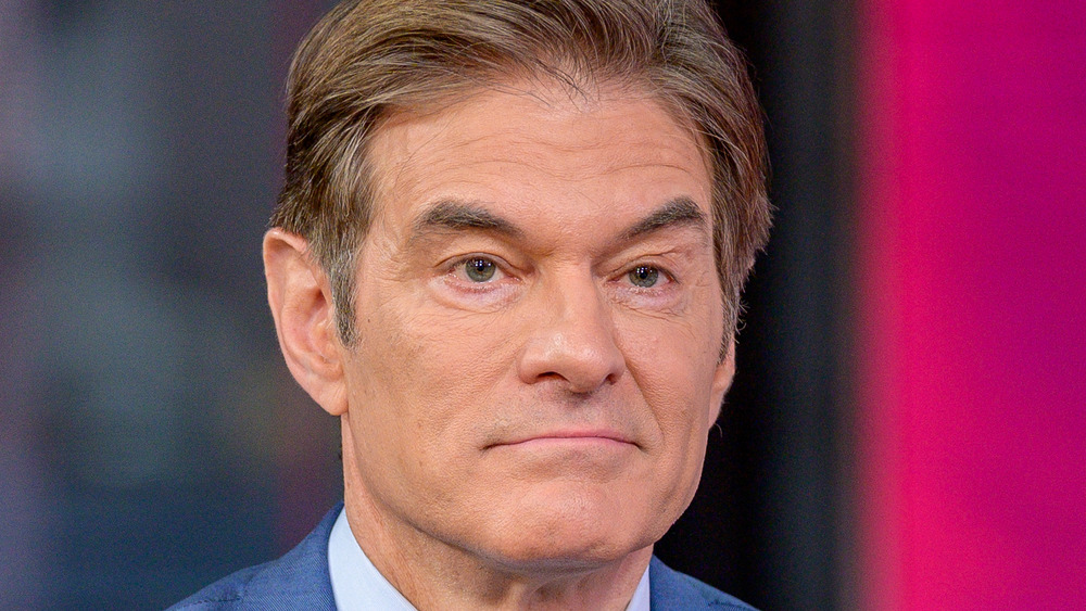 Dr. Oz looking into crowd
