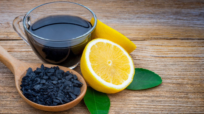 Activated charcoal drink with lemons