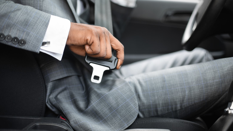 Man buckling seat belt