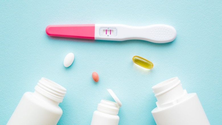 Pregnancy test and vitamins