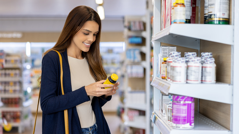 woman shopping for supplements