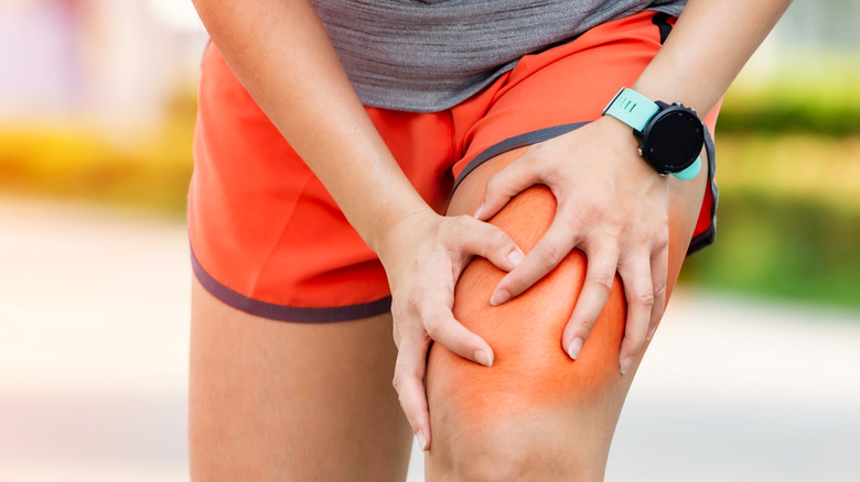 Woman having thigh pain while jogging