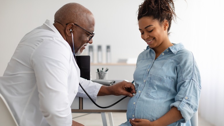 Pregnant woman and doctor