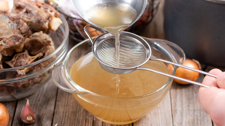 When You Drink Bone Broth Every Day, This Is What Happens To You