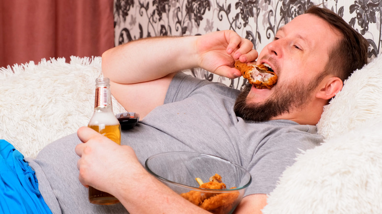 man eating wings before bed