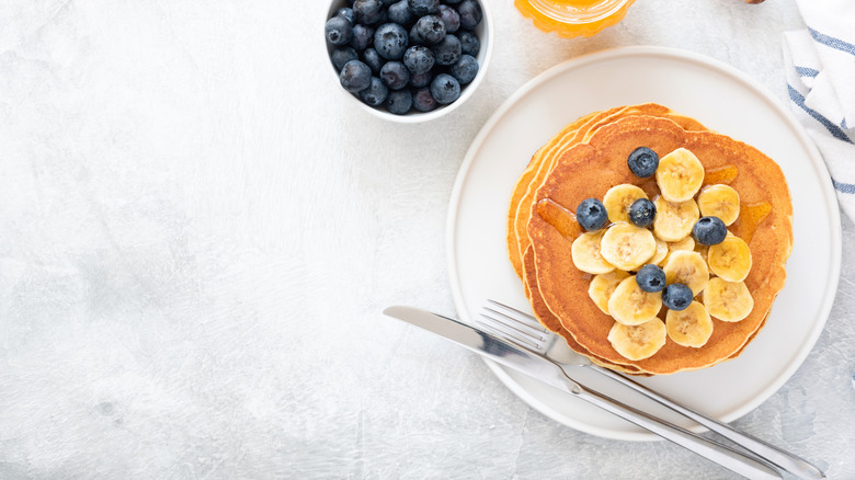 Pancakes with bananas and blueberries on top