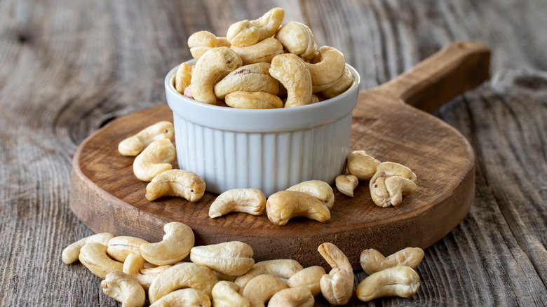 bowl of cashews