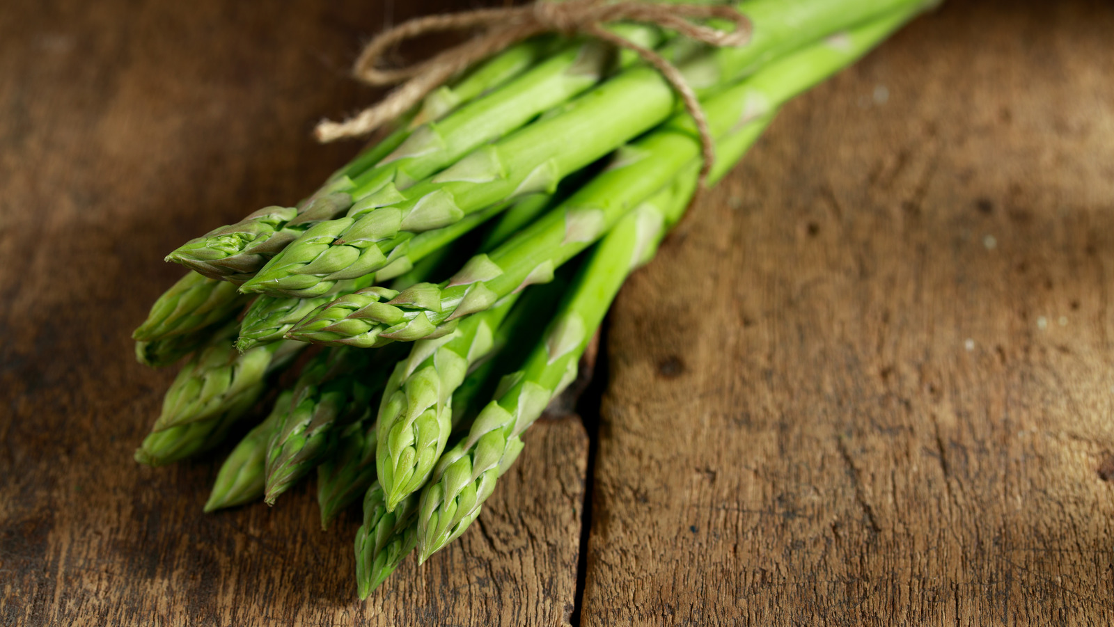When You Eat Too Much Asparagus, This Is What Happens To You
