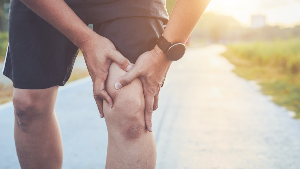 man holding knee