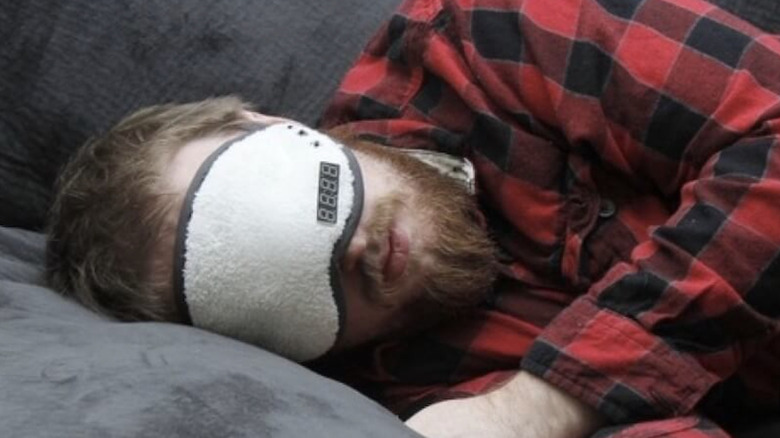 Man sleeping in Napwell eye mask