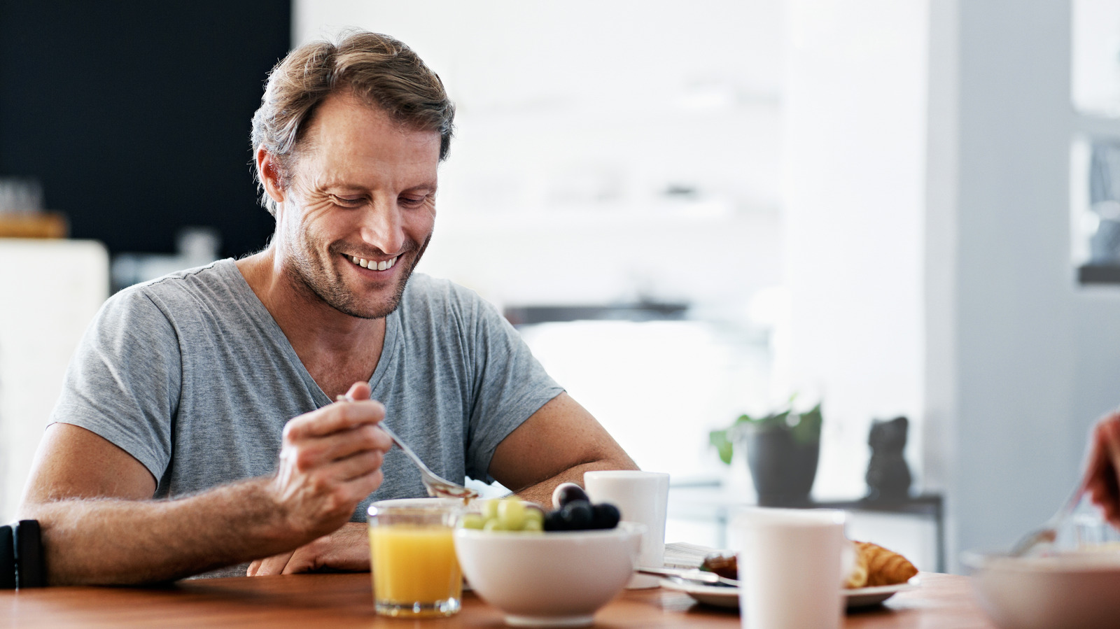 <a href="https://www.healthdigest.com/1717266/zinc-nutrient-healthy-aging-deficiency-in-people-over-50/" target="_blank">Why A Zinc Deficiency Is Particularly Concerning For People Over 50</a>