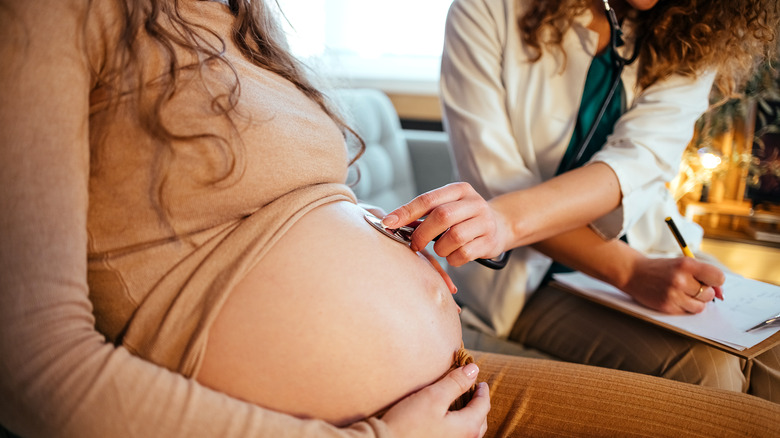 pregnant woman and her doctor
