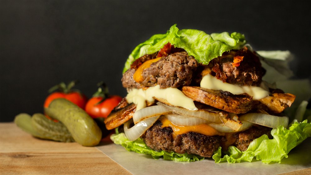 lettuce-wrapped burger