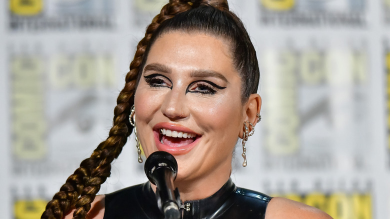 Kesha speaking at ComicCon