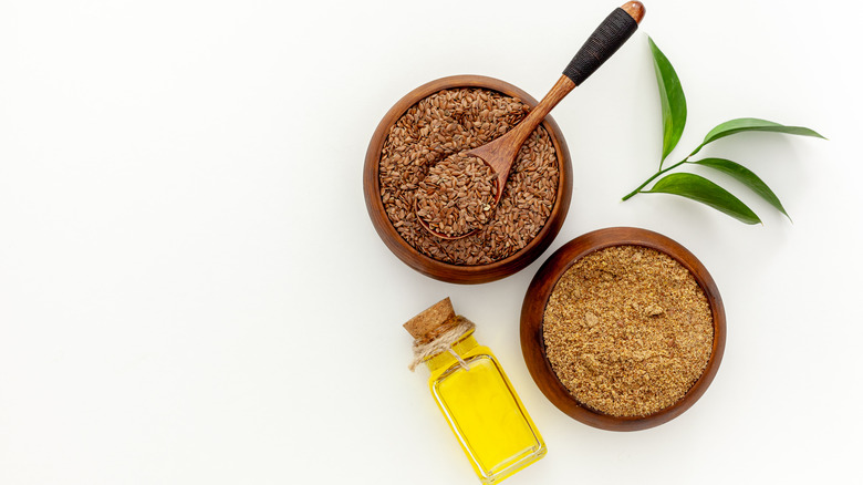 flaxseed in bowl and flaxseed oil