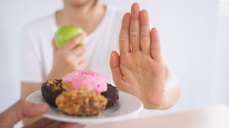 concept of saying no to foods that contain trans fats 