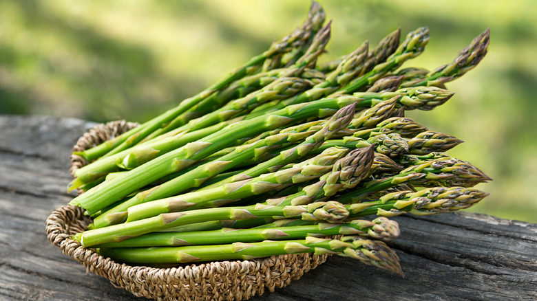 Asparagus in bowl