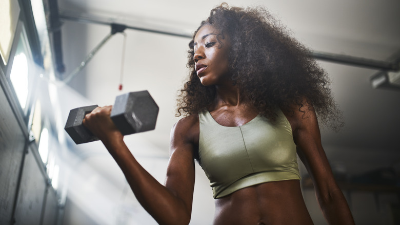 Black woman doing bicep curl