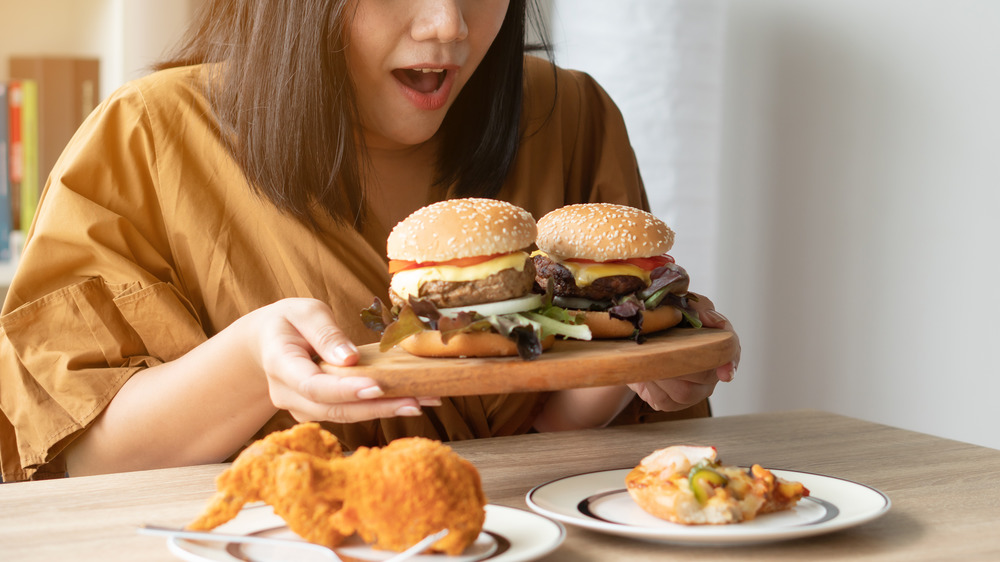 woman trying to gain weight with dirty bulking