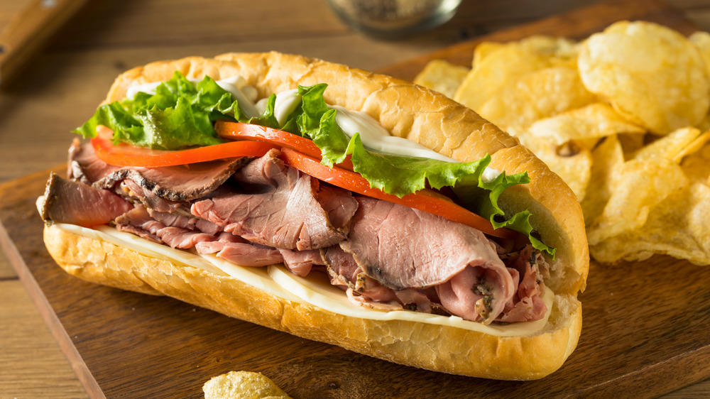 Roast beef deli sandwich 