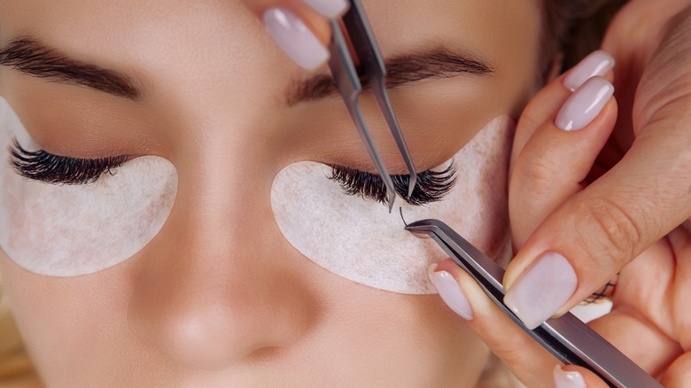 Eyelash extension procedure