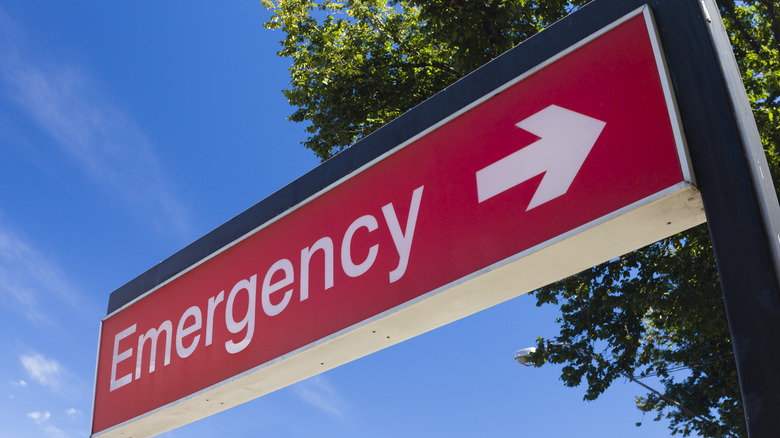 hospital emergency sign