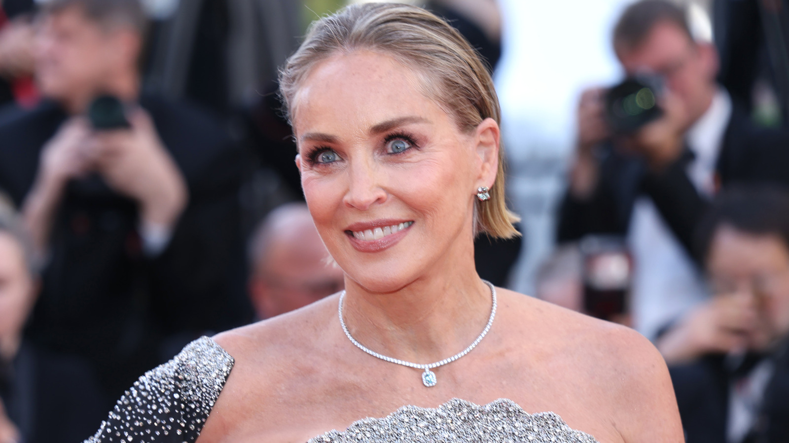 <a href="https://www.healthdigest.com/2190306/sharon-stone-mastectomy-divorce-backlash/" target="_blank">Women Have A Message For Critics Who Say Sharon Stone’s Mastectomy Divorce Story Is ‘Fake’</a>
