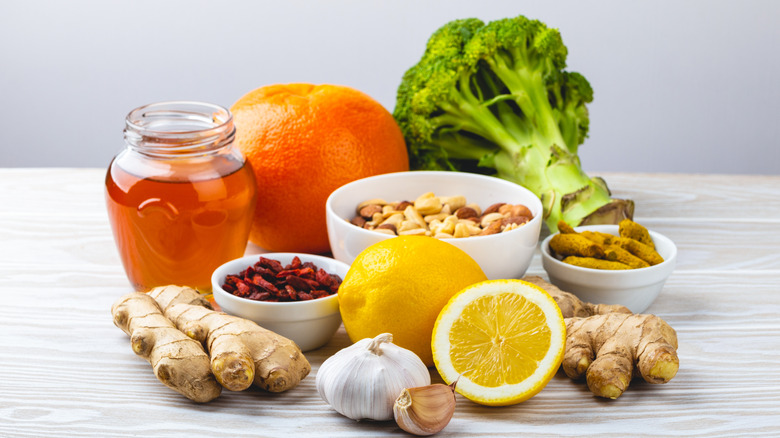 Honey, garlic, ginger and other common home remedy foods