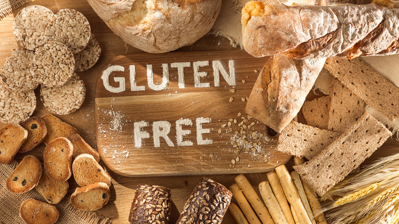 'Gluten free' sign surrounded by breads