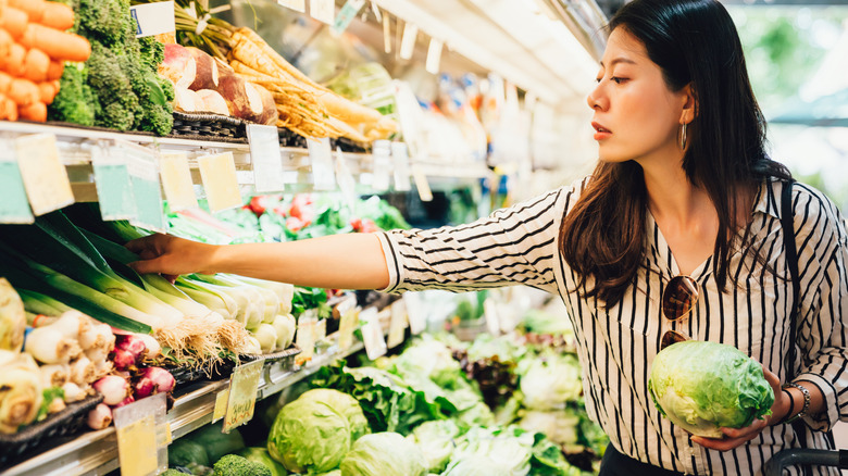 woman shopping for healthy groceries