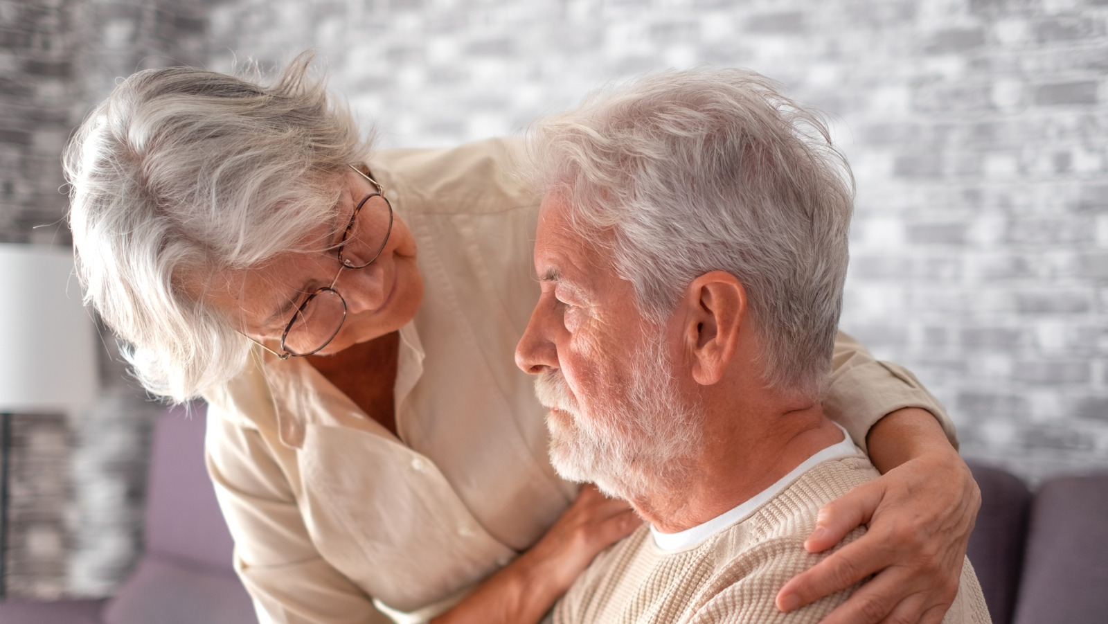 <a href="https://www.healthdigest.com/1897131/what-happens-to-posture-when-you-have-dementia/" target="_blank">You’re More Susceptible To This Injury If You Have Dementia</a>